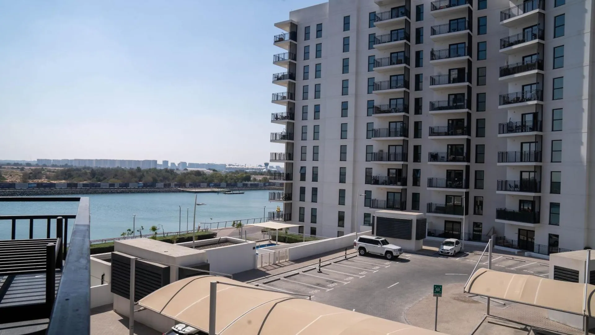 Apartamento Classy Modern Studio Canal And Pool View Abu Dhabi