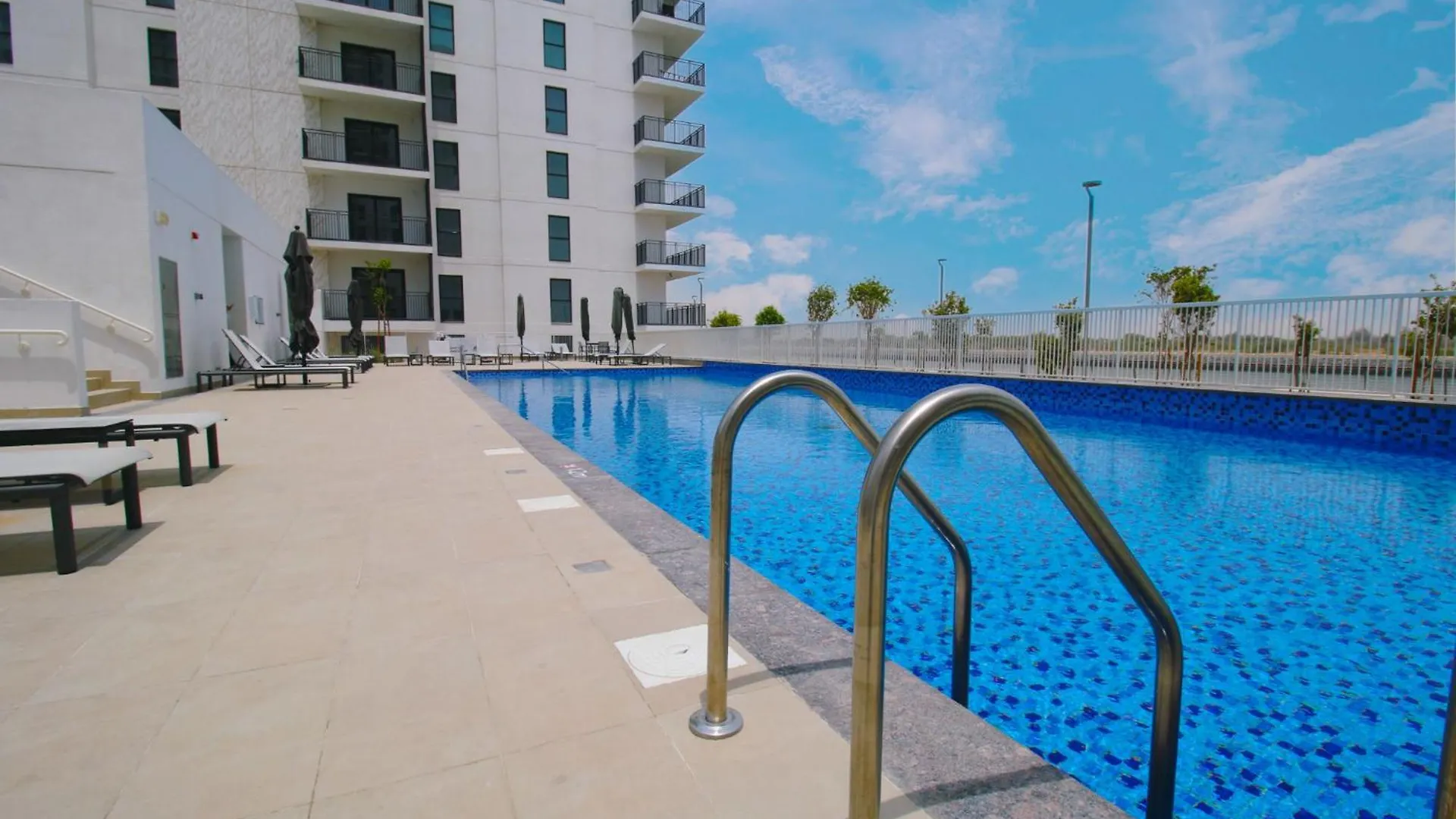 Apartmán Classy Modern Studio Canal And Pool View Abú Dhabí
